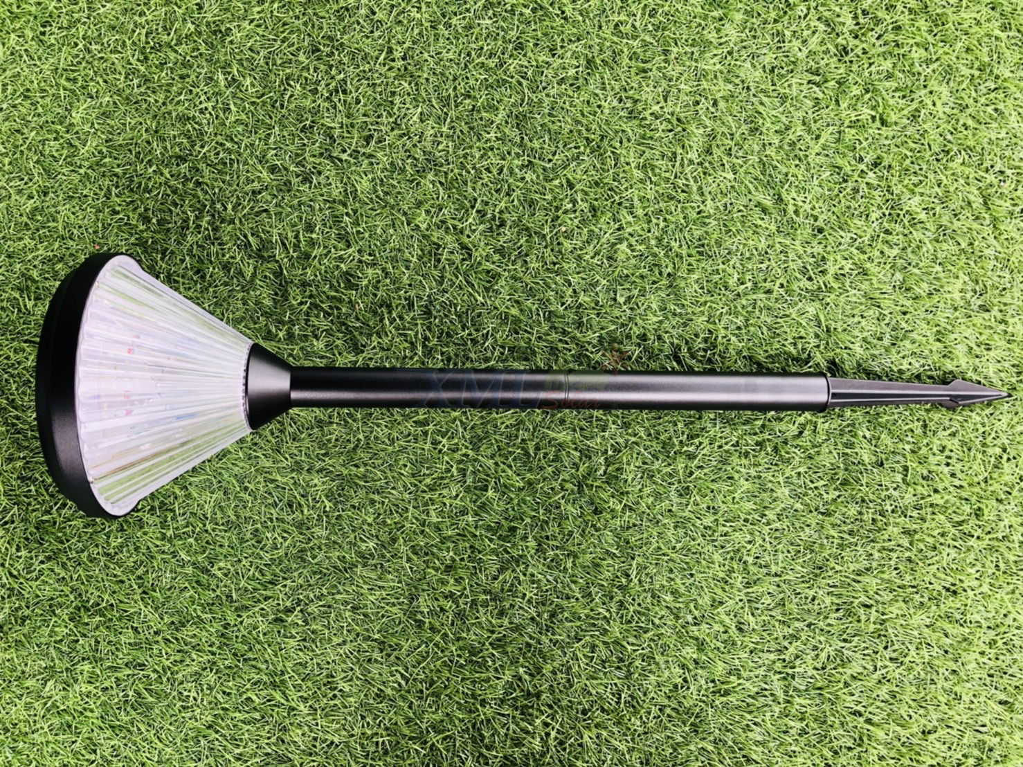 โคมไฟปักสนามโซล่าเซลล์ ทรงกรวย (แสง : เหลืองวอมไวท์)