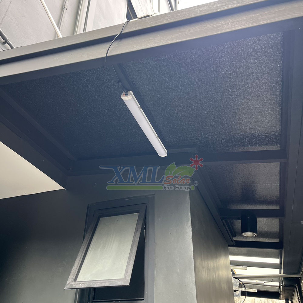 โคมไฟโซล่าเซลล์ ติดเพดาน รุ่นหลอดยาว Series GT (แสง : ขาว)