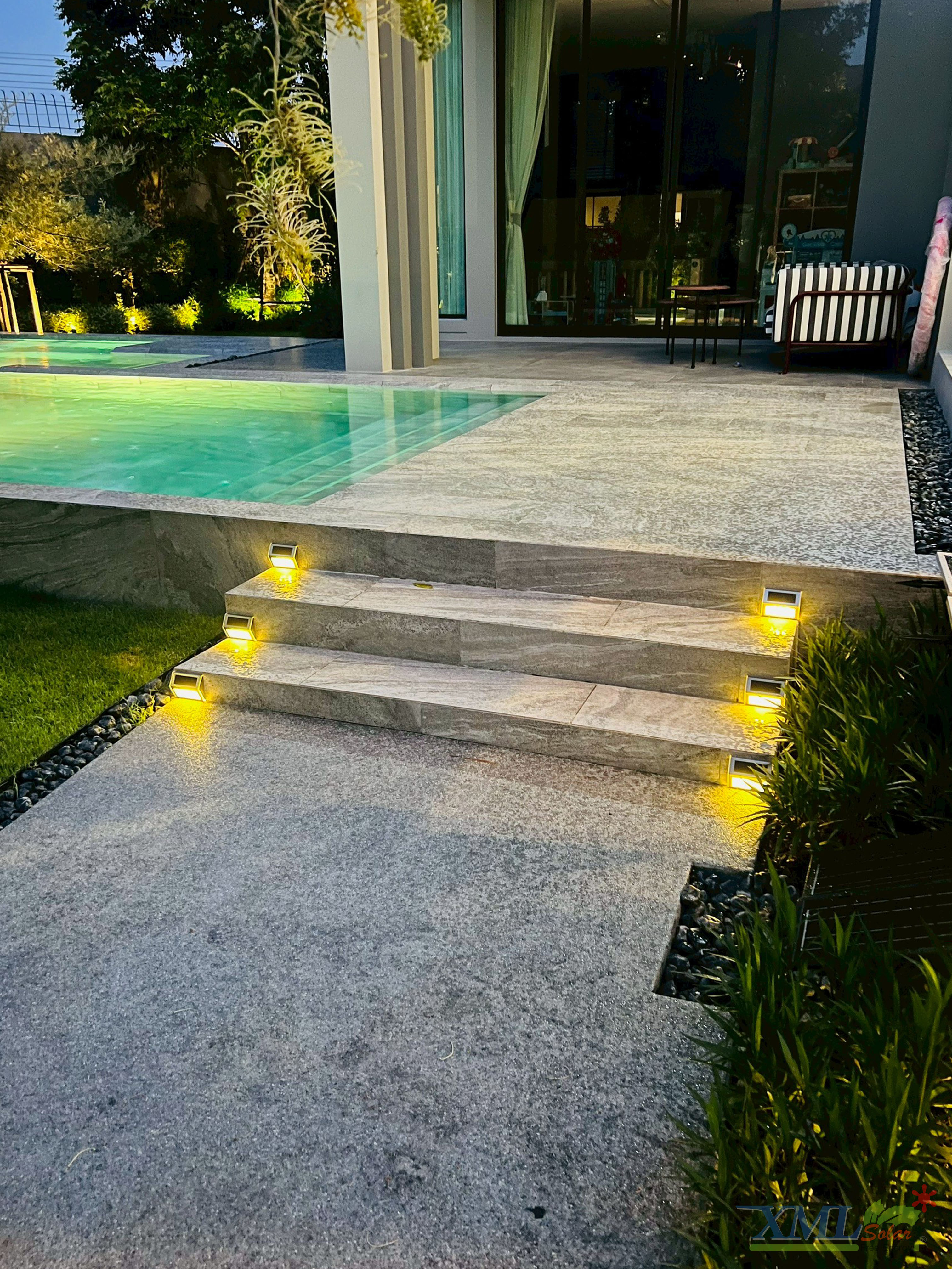 ไฟโซล่าเซลล์ติดบันได 3 LED V.2 (แสง : เหลืองวอมไวท์)