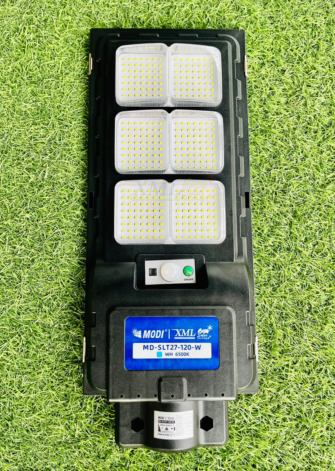 โคมไฟถนนโซล่าเซลล์ รุ่น MD-SLT27 (แสง : ขาว)(ระบบสว่างค้าง) (120w / 240w)