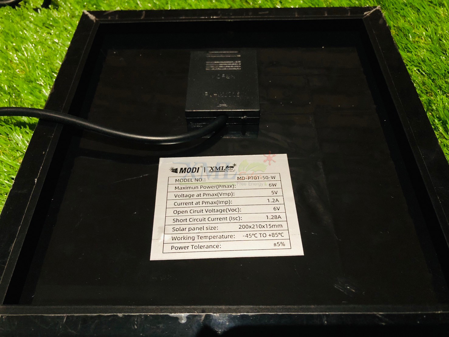ไฟสปอตไลท์โซล่าเซลล์ 50 W รุ่น MD-PT01