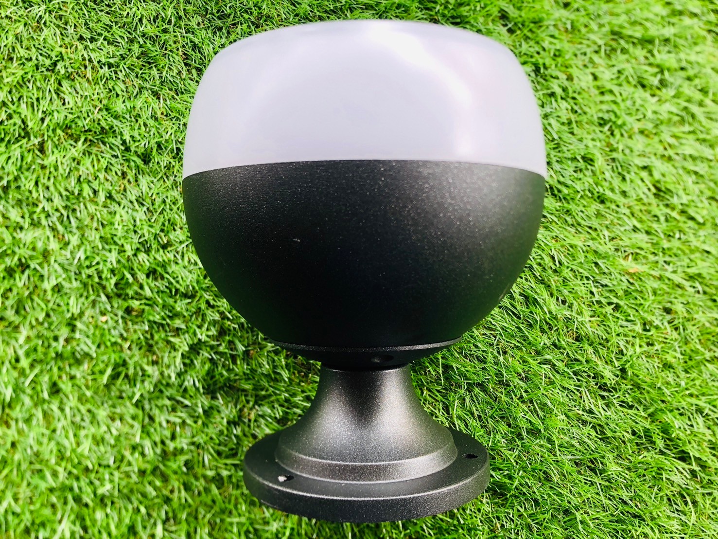 โคมไฟหัวเสาโซล่าเซลล์ รุ่น TZ-404 (แสงขาว + เหลืองวอมไวท์)