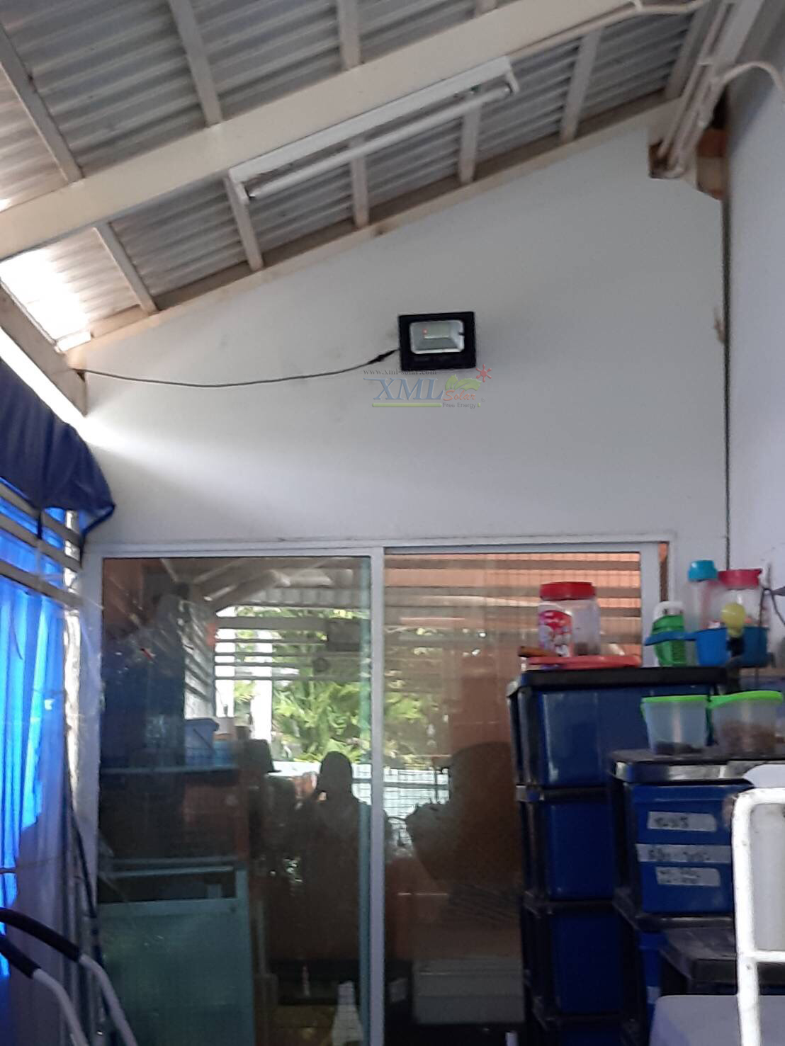 สปอร์ตไลท์โซล่าเซลล์ 60 W. รุ่นใหม่ JD8860L (แสง : ขาว)