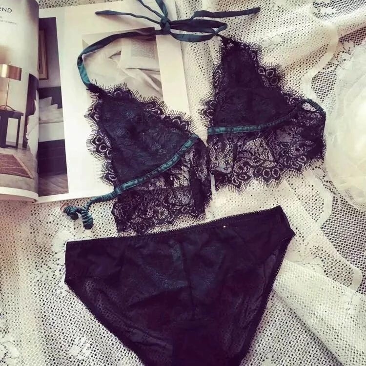 บราลูกไม้ ซีทรูไร้โครง เนื้อผ้านิ่ม ใส่สบาย ไม่คัน มีสี ดำ size 32 34 36 ราคาชุดละ 290 บาท