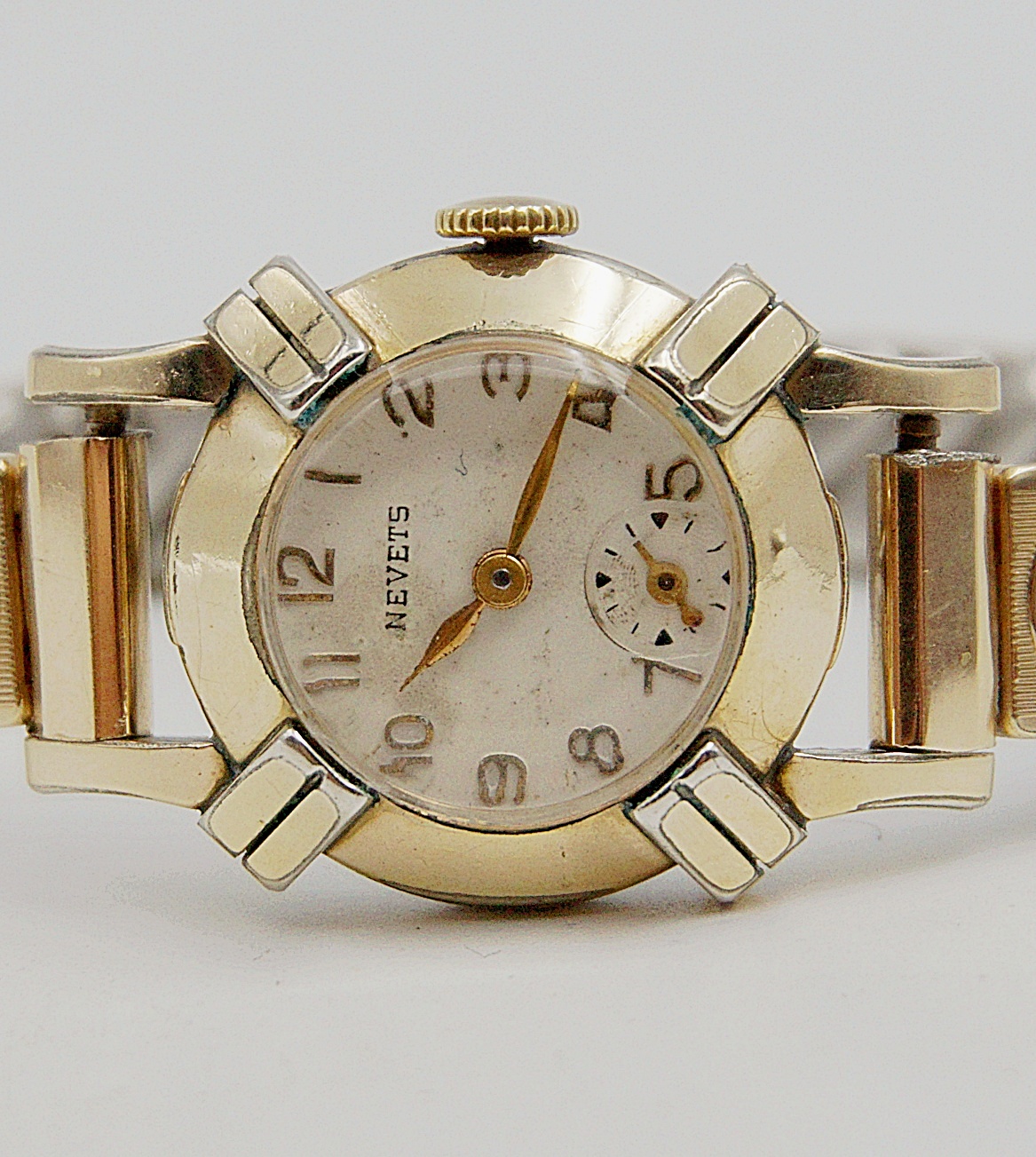 นาฬิกาเก่า NEVETS ไขลานสองเข็มครึ่ง (นาฬิกาผู้หญิง)