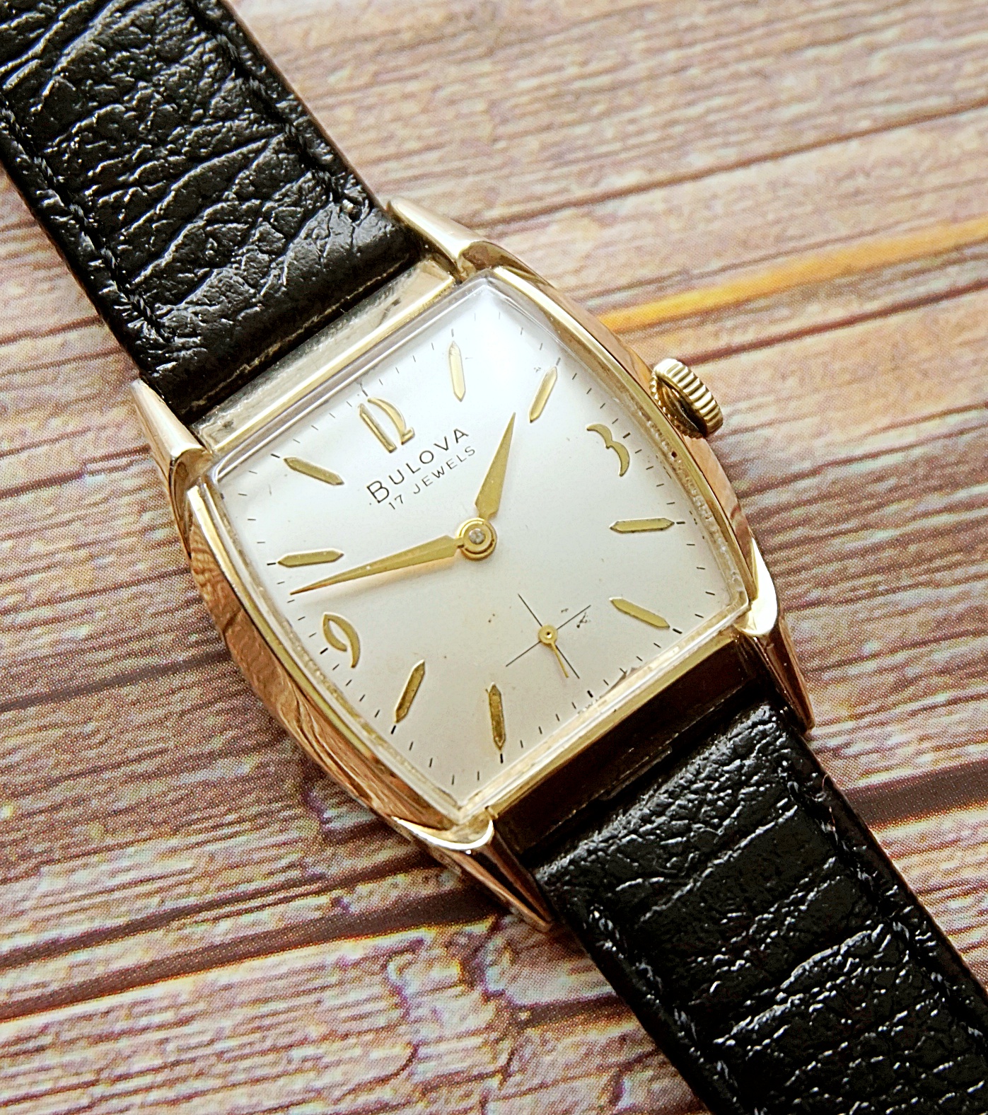 นาฬิกาเก่า BULOVA ไขลานสองเข็มครึ่ง