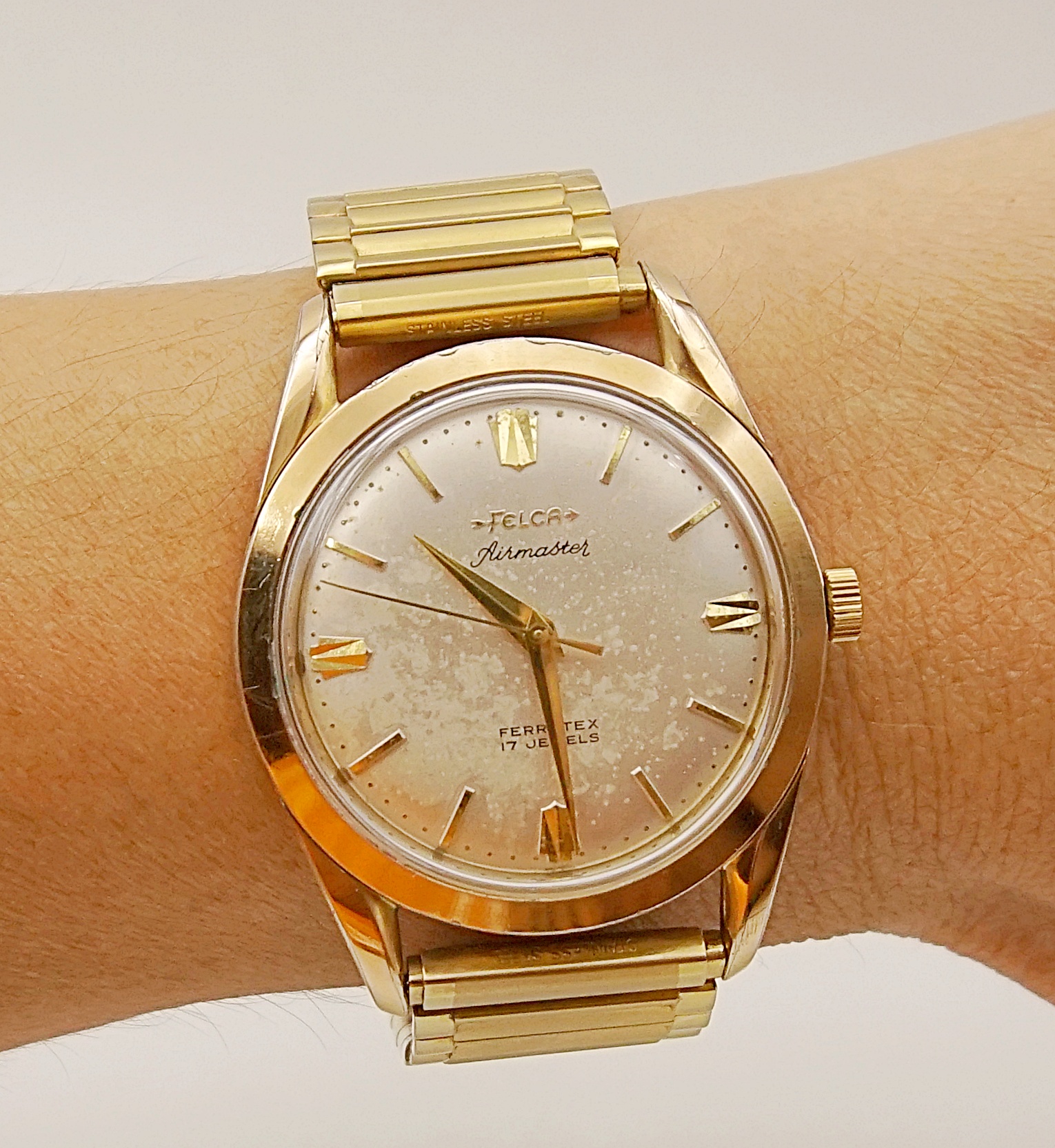 นาฬิกาเก่า FELCA ไขลาน