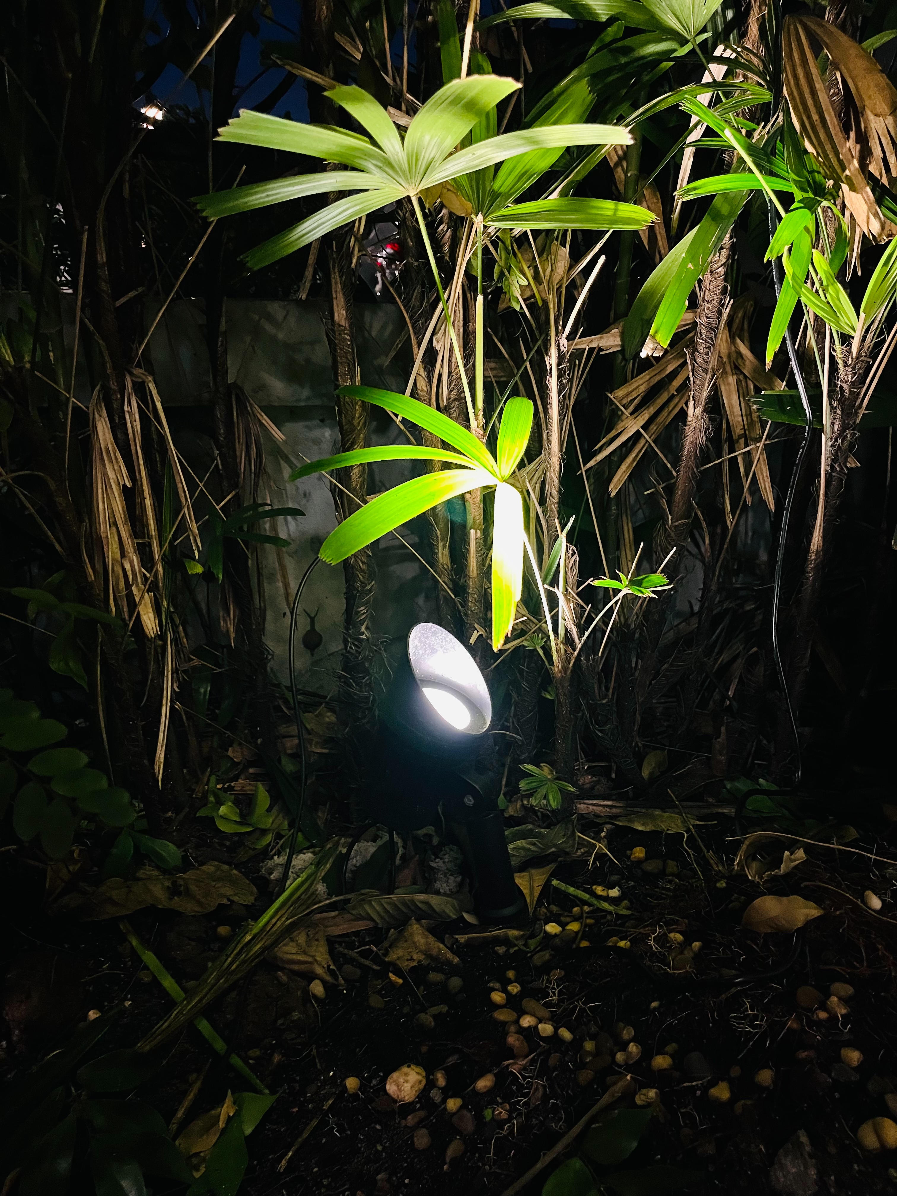 โคมไฟปักสนามโซล่าเซลล์ แพ็ค 4 ดวง รุ่น MD-SSL88 (แสง : เหลืองวอมไวท์)