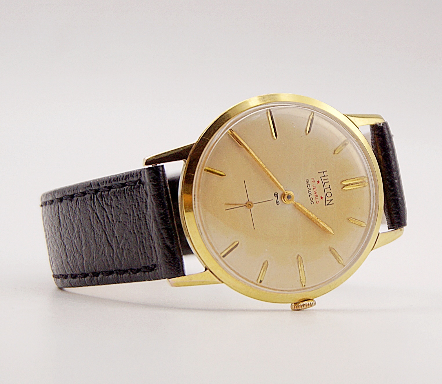 นาฬิกาเก่า HILTON ไขลานสองเข็มครึ่ง