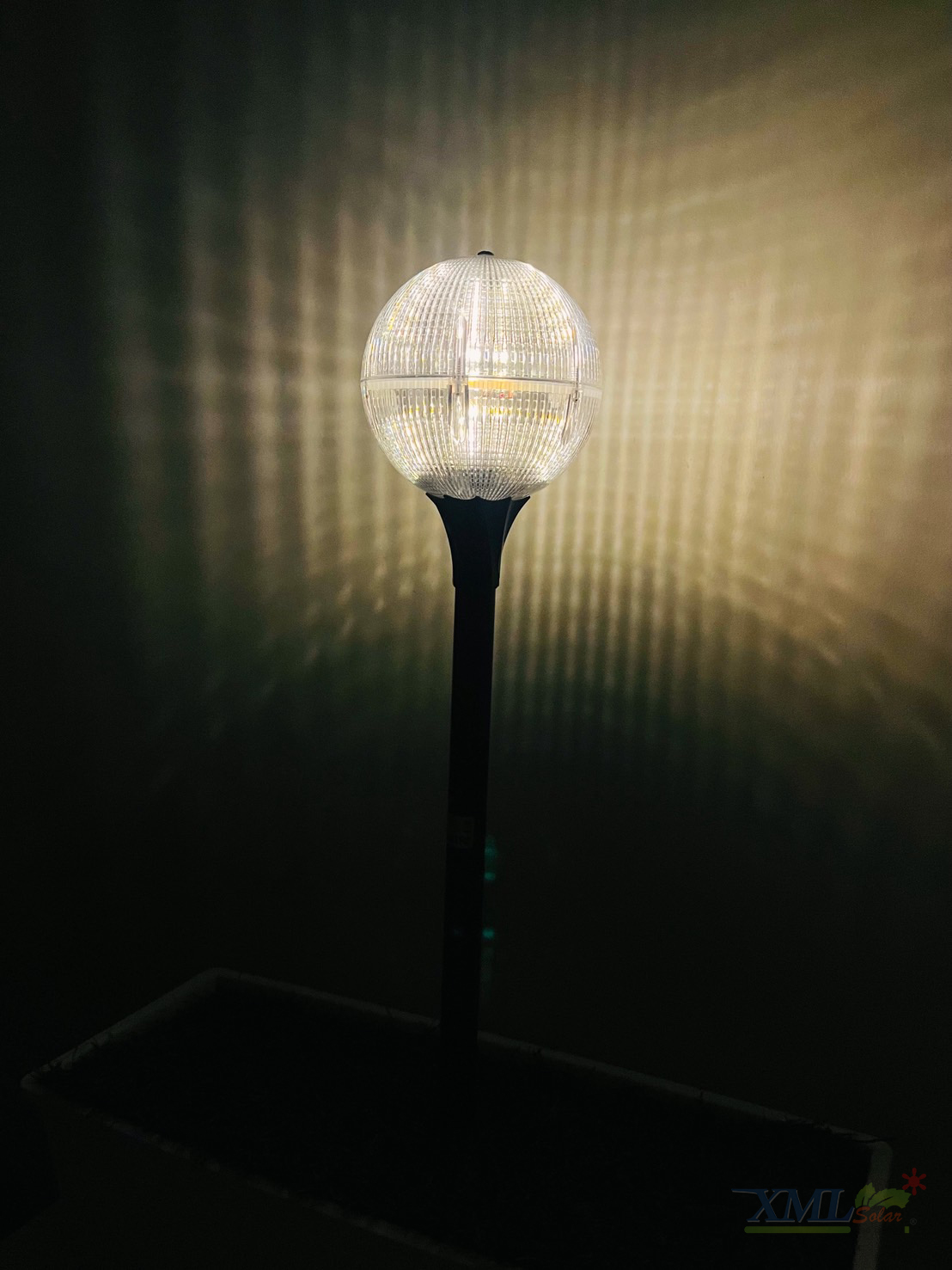 ไฟปักสนามสนามโซล่าเซลล์ ทรงกลมใส 15 lm ( แสง : เหลืองวอมไวท์)