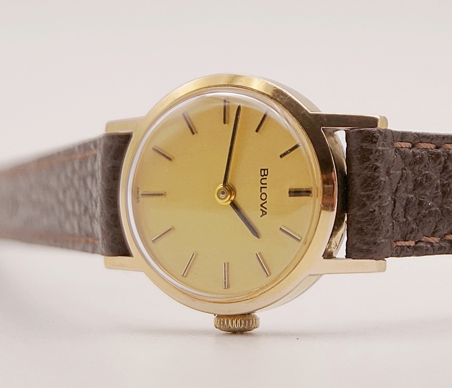 นาฬิกาเก่า BULOVA ไขลาน (นาฬิกาผู้หญิง)