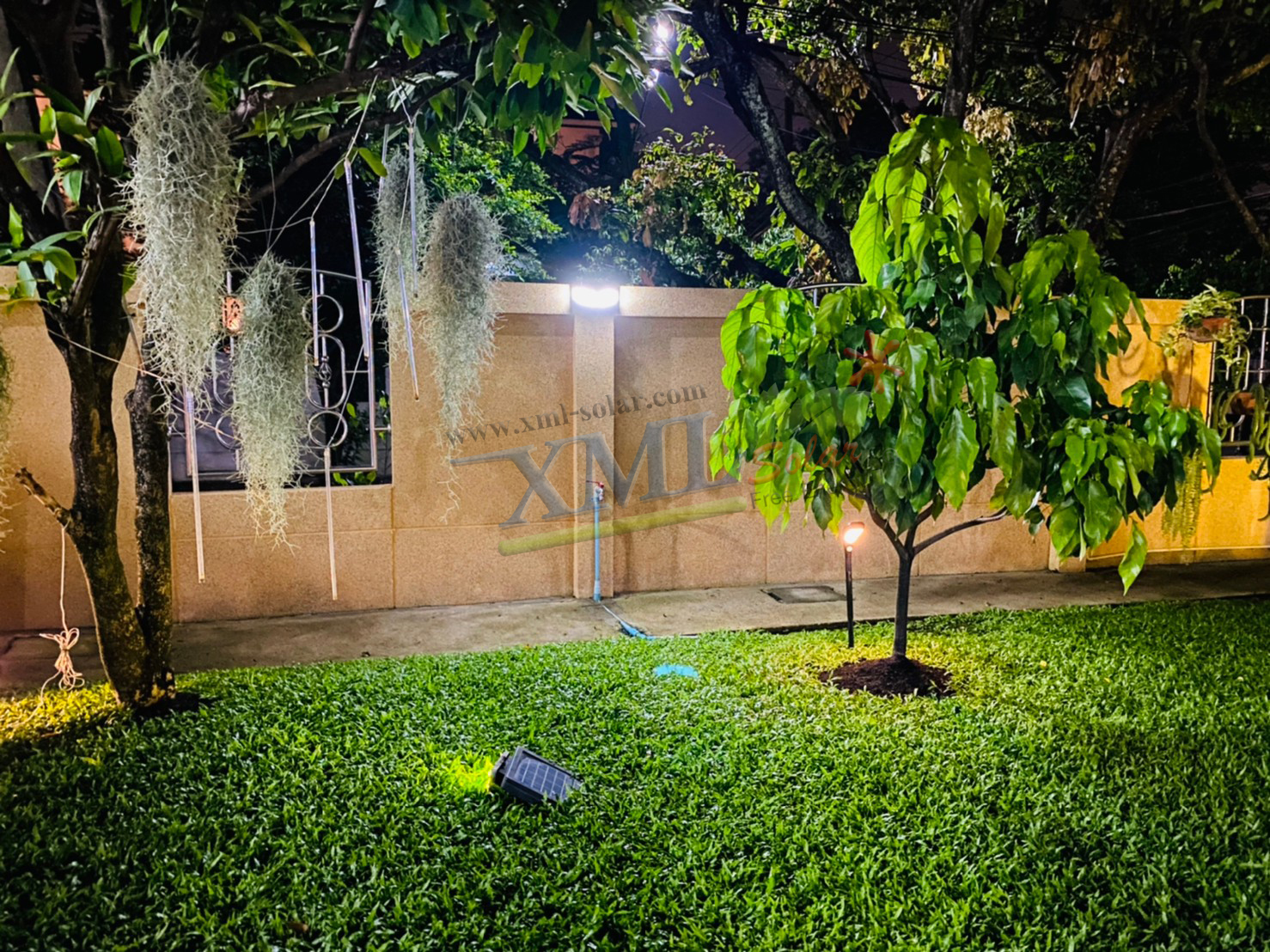 โคมไฟโซล่าเซลล์ติดผนัง รุ่น 308 LED + Motion (เเสง : ขาว)