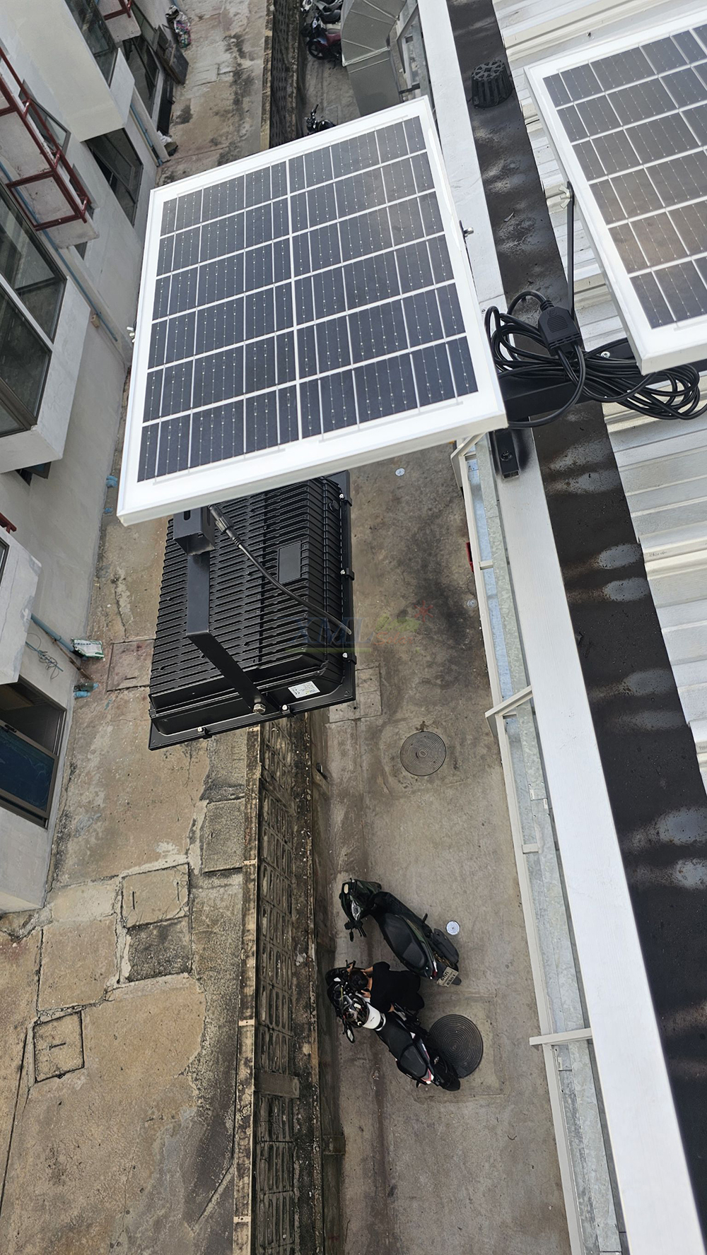 ไฟสปอตไลท์โซล่าเซลล์ 1000 Watt กล่องสีน้ำตาล (เปิดได้ 3 แสง)