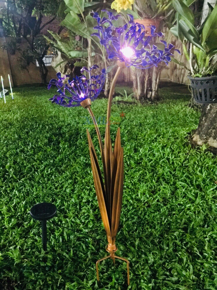 ไฟปักสนามโซล่าเซลล์ 2 LED ทรง ดอกไม้ม่วง (เเสง : ขาว )