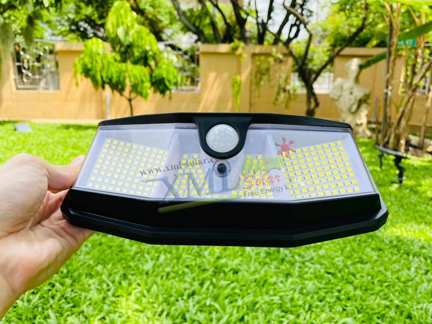 โคมไฟโซล่าเซลล์ติดผนัง รุ่น 308 LED + Motion (เเสง : เหลืองวอมไวท์)