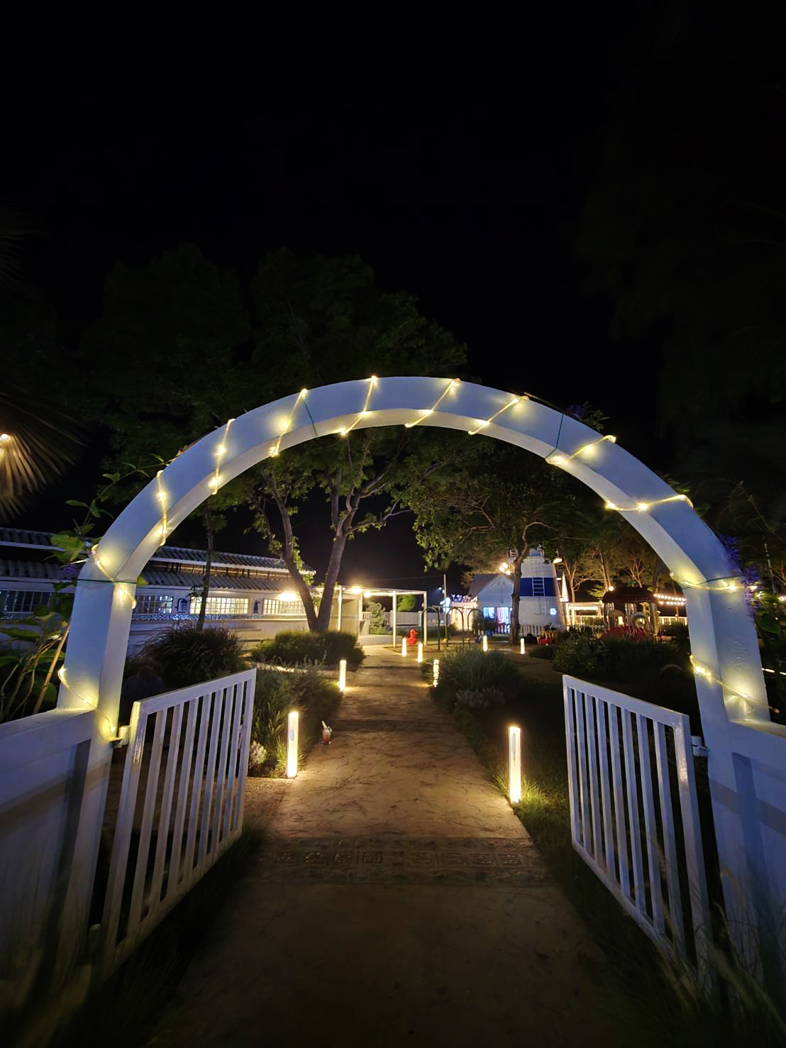 ไฟกระพริบโซล่าเซลล์ รุ่น หลอดยาง 10 เมตร (แสง : เหลืองวอมไวท์)