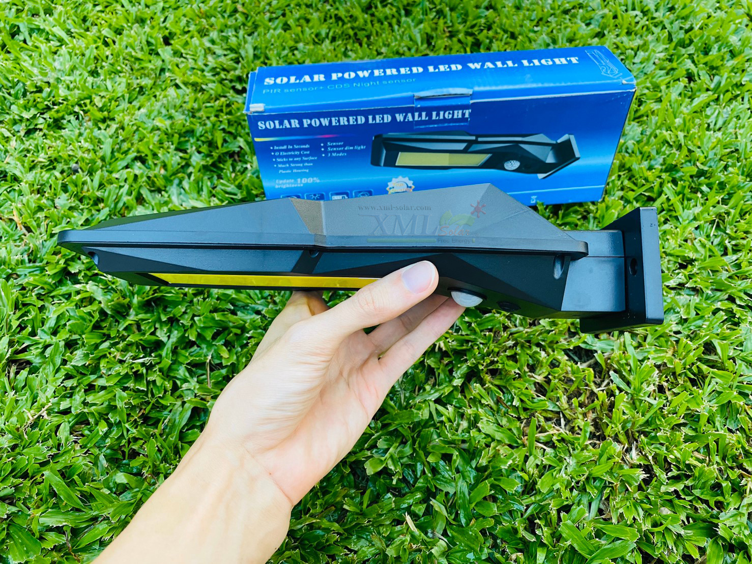 โคมไฟโซล่าเซลล์ รุ่น COB Led + Motion Sensor (ไม่มีคนผ่านไฟดับ)(แสง : ขาว)