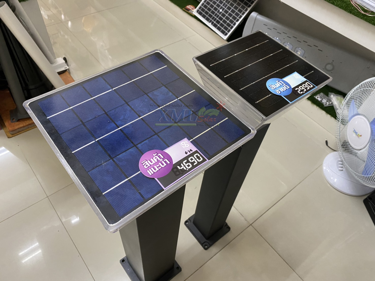 ไฟตั้งพื้นโซล่าเซลล์ ทรง พีระมิด สีดำ โคมใส (80 cm) (แสง : ขาว + เหลืองวอมไวท์)