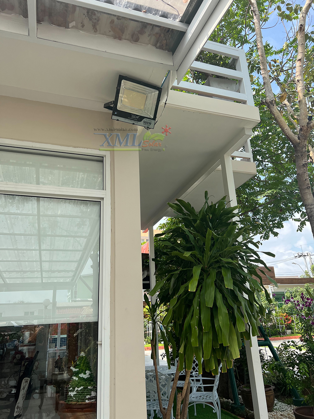 ไฟสปอตไลท์โซล่าเซลล์ 500 Watt กล่องสีน้ำตาล (เปิดได้ 3 แสง)