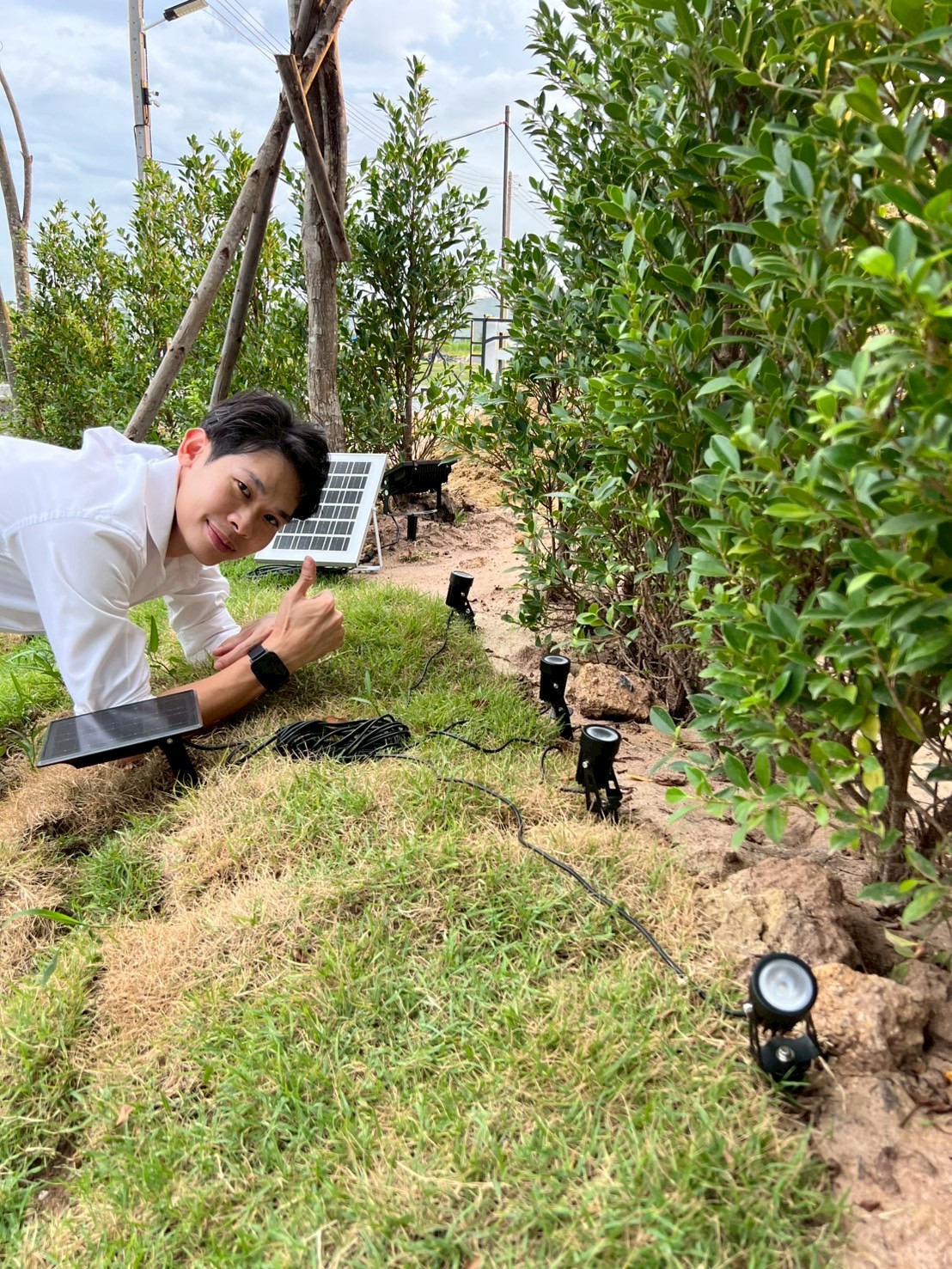 สปอร์ตไลท์ปักสนามโซล่าเซลล์ DC-11S รุ่น 4 หัว สาย 3 เมตร (หัวเล็ก)(แสง : เหลืองวอมไวท์)