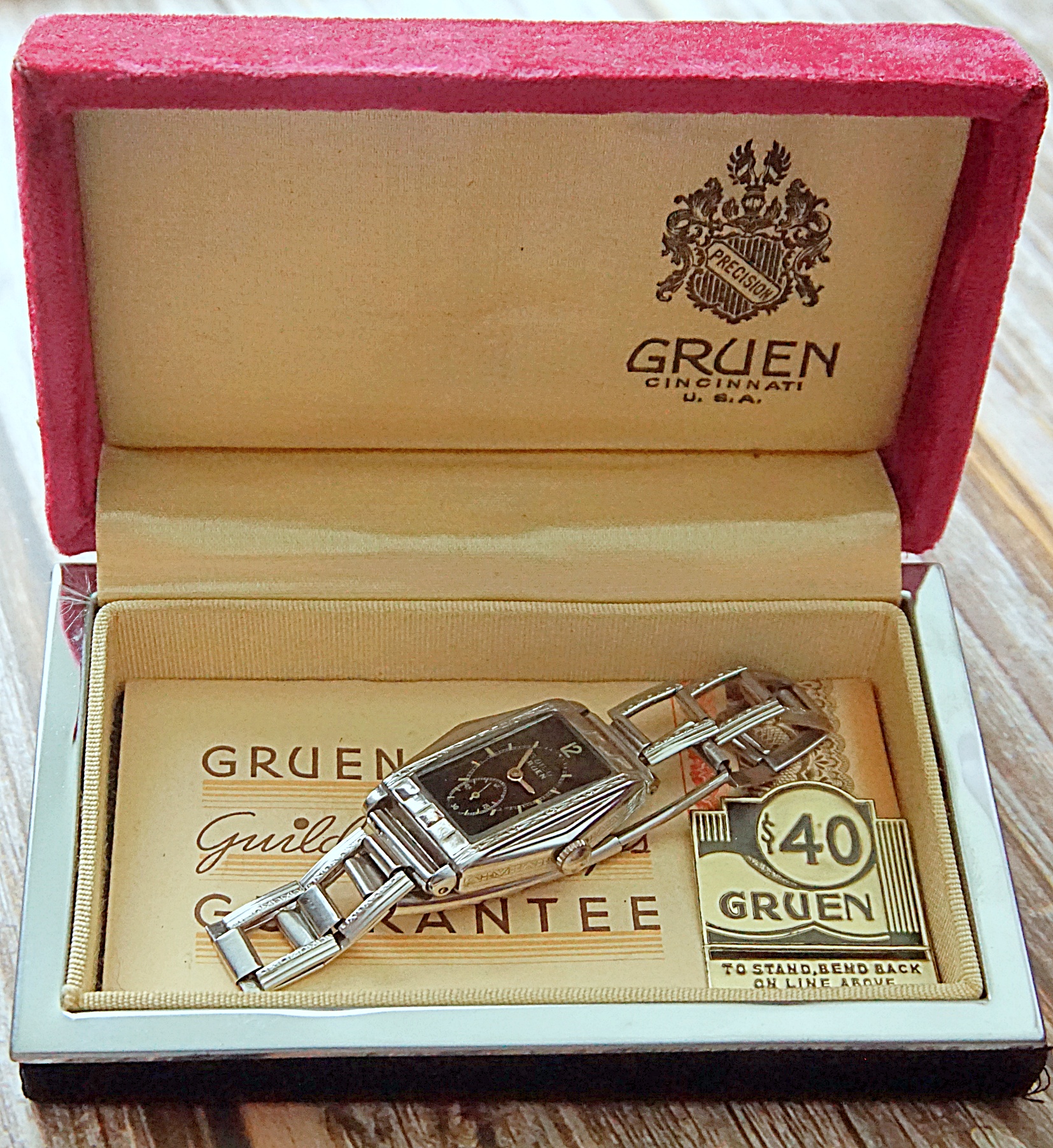 นาฬิกาเก่า GRUEN ไขลานสองเข็มครึ่ง พร้อมกล่องเดิม