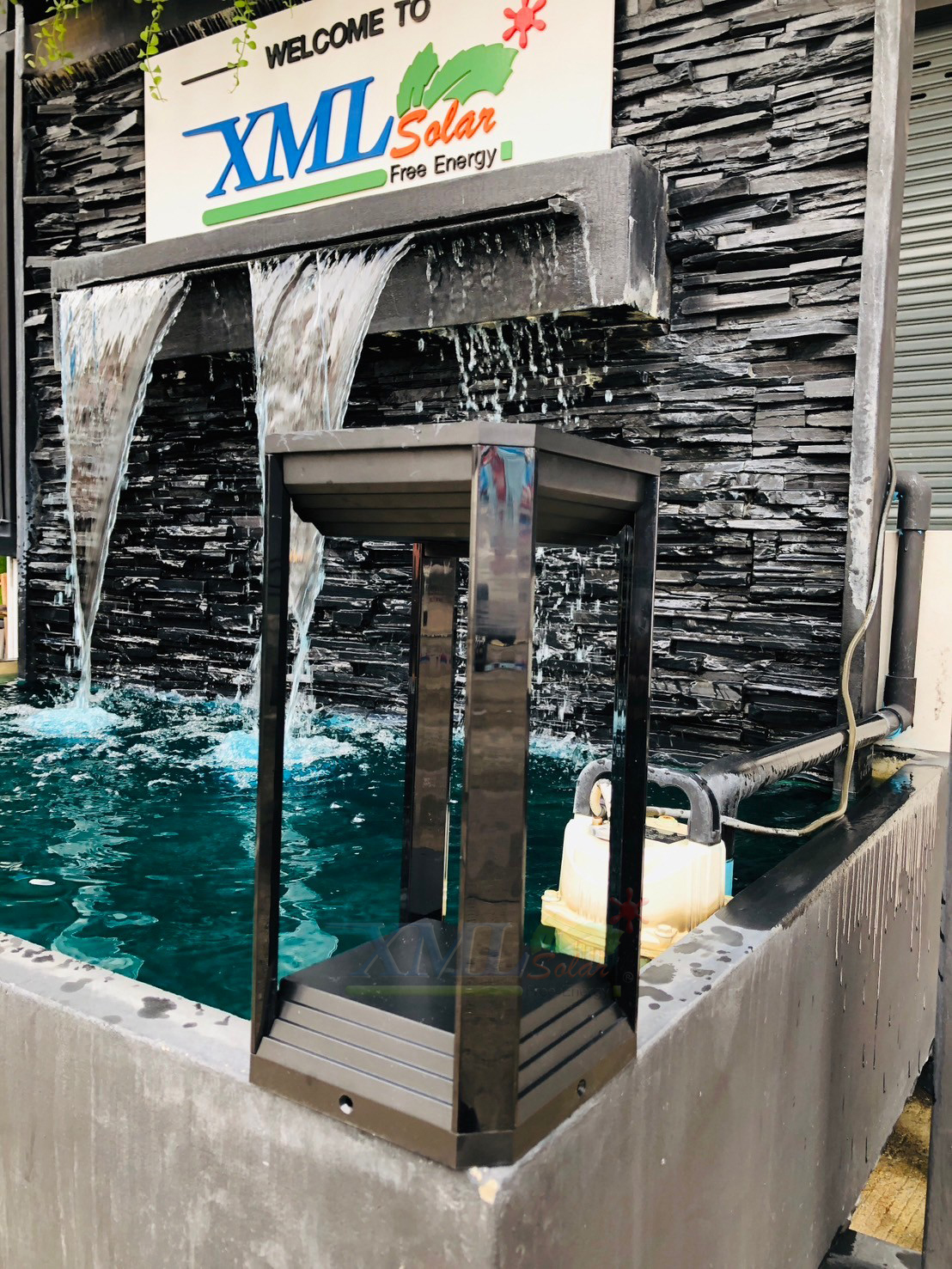 โคมไฟตั้งพื้นโซล่าเซลล์ 30CM รุ่น XF-JS02