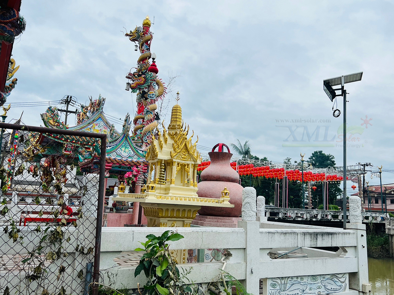 สปอร์ตไลท์โซล่าเซลล์ 300 W. รุ่นใหม่ JD8300L (แสง : เหลืองวอมไวท์) สำเนา