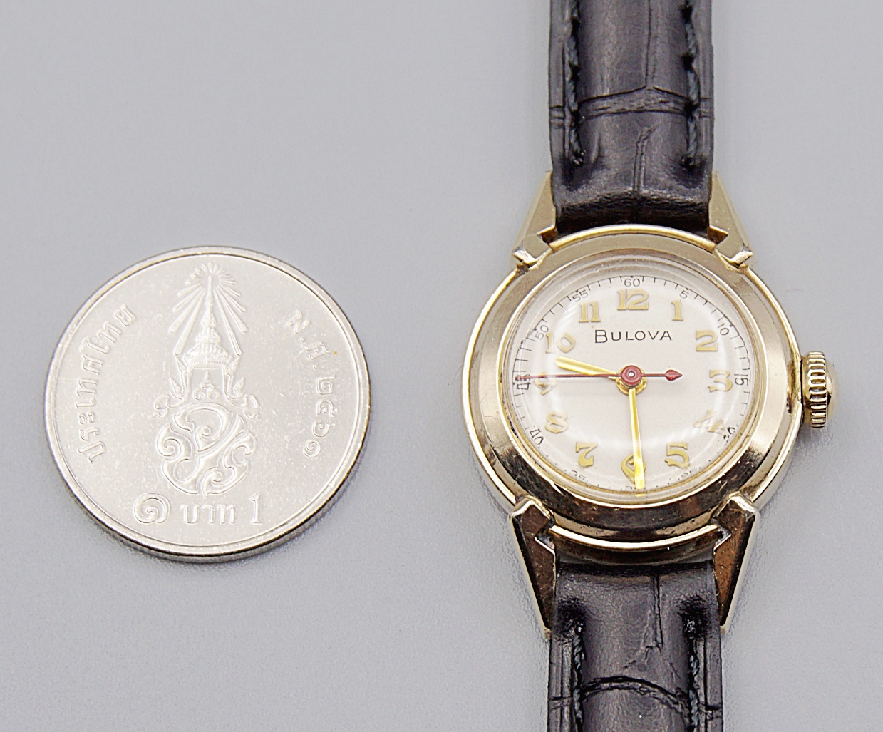 นาฬิกาเก่า BULOVA ไขลาน (นาฬิกาสุภาพสตรี)