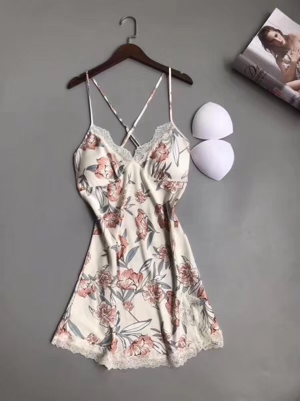 ชุดนอนสายเดี่ยวผ้าซิลค์ซาติน คอวีแต่งลูกไม้เนื้อนิ่มใส่สบายไม่คัน มีฟองน้ำถอดออกได้ฟรีไซส์ มี 3 สี ดำ ขาว เขียว ราคาส่ง 3 ชิ้น คละแบบได้ชุดละ 290 บาท