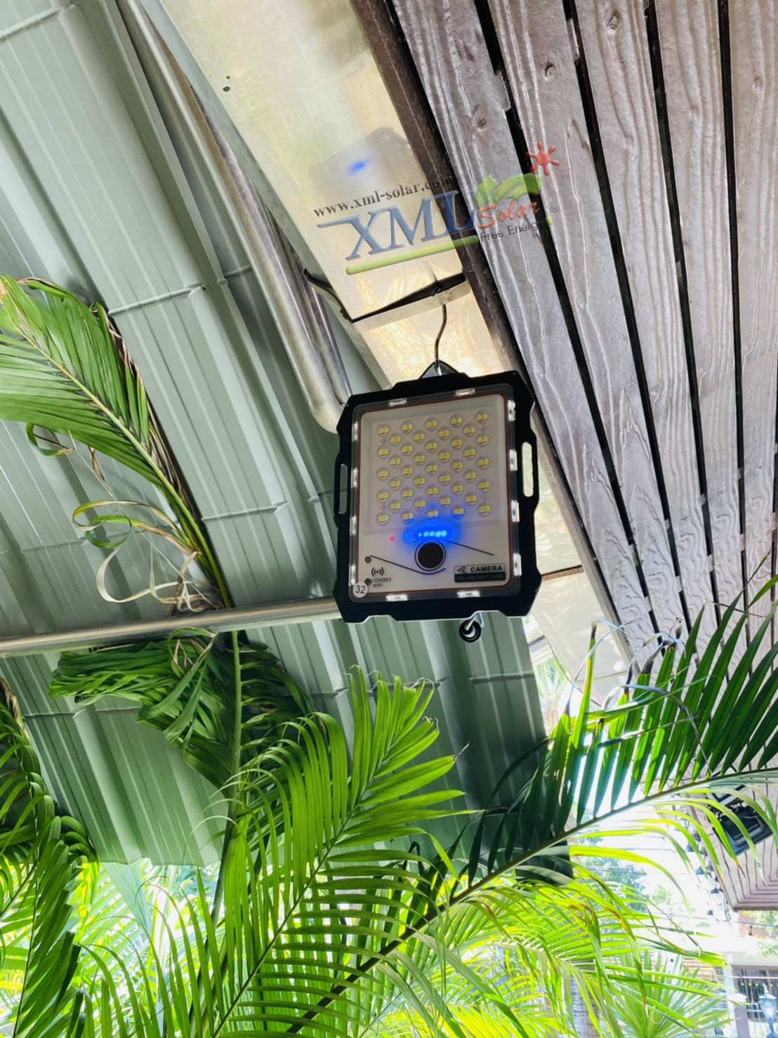 ไฟสปอตไลท์โซล่าเซลล์ 100 W. รุ่น Smart IOT With CCTV Camera (เเสง : ขาว)