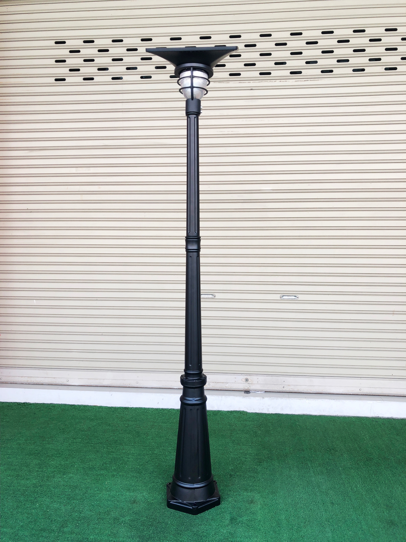 โคมไฟสนามโซล่าเซลล์ รุ่น solar bee (550 lm.) (แสง: ขาว)