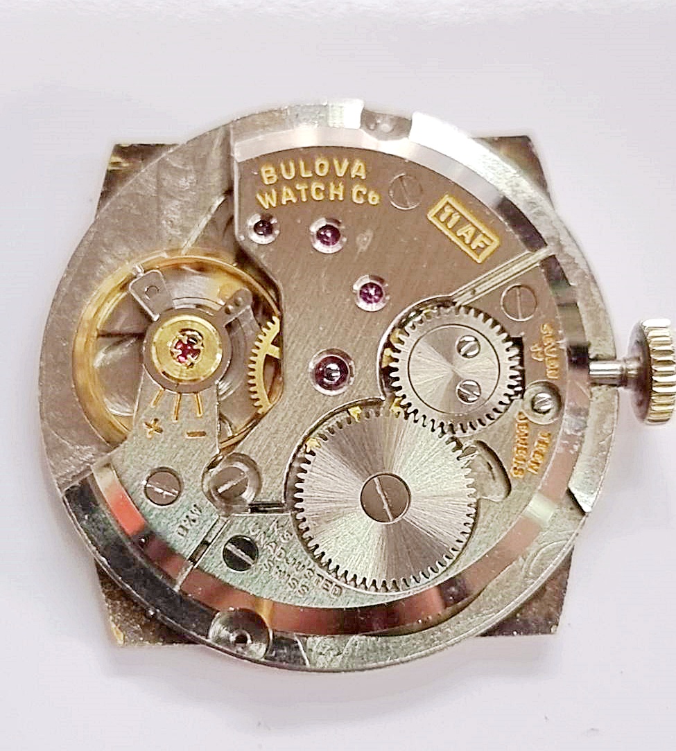 นาฬิกาเก่า BULOVA ไขลานสองเข็มครึ่ง