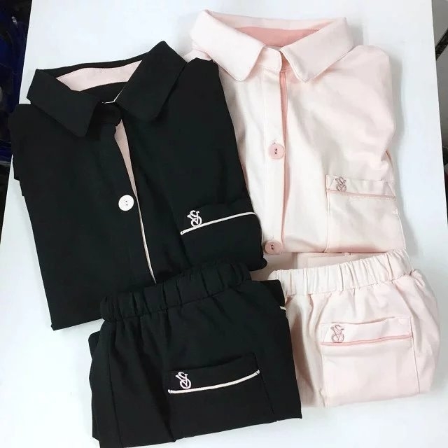 ชุดนอนผ้า โมดอล เนื้อผ้านิ่ม ใส่สบาย ฟรีไซส์ มี 2 สี ดำ โอรส ราคาส่ง 3 ชิ้น คละแบบได้ชุดละ 590 บาท