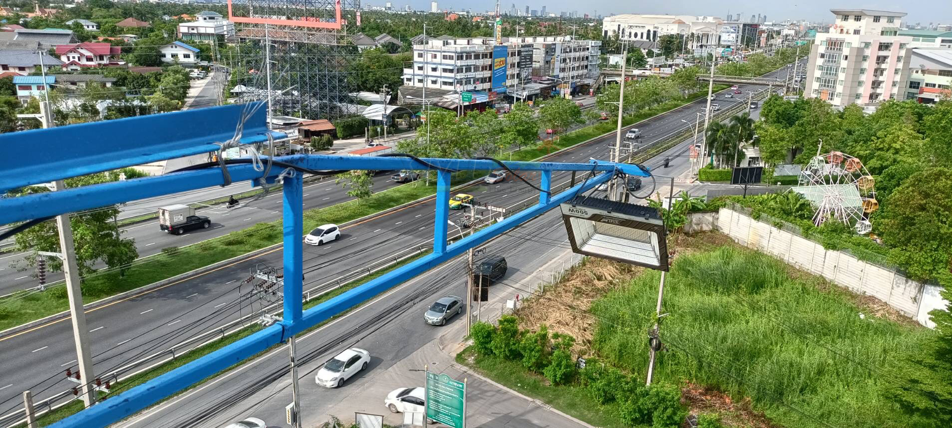 ไฟสปอตไลท์โซล่าเซลล์ 500 Watt กล่องสีน้ำตาล (เปิดได้ 3 แสง)