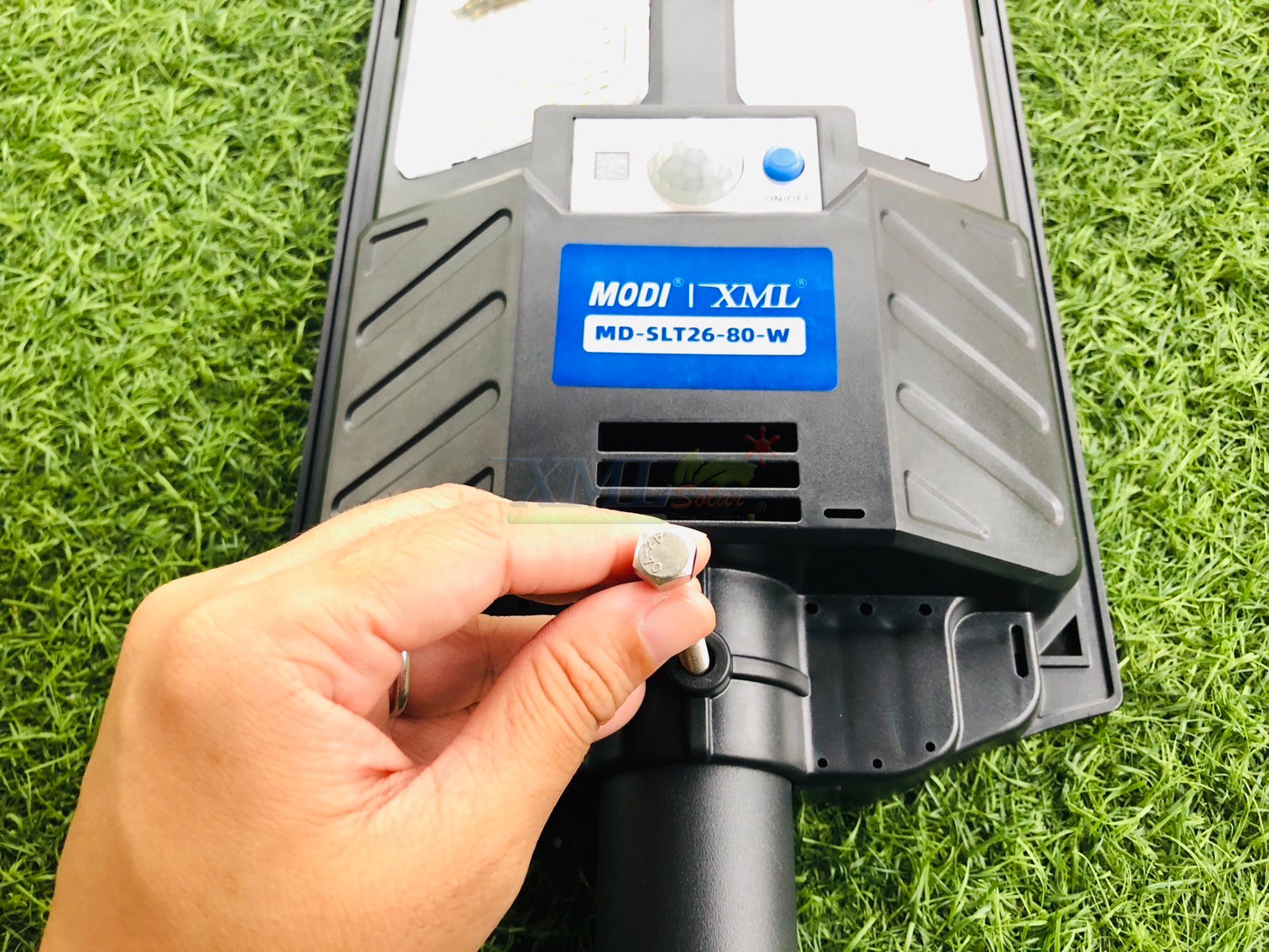 โคมไฟถนนโซล่าเซลล์ 80W รุ่น MD-SLT26-80W (เปิดได้ 3 แสง)