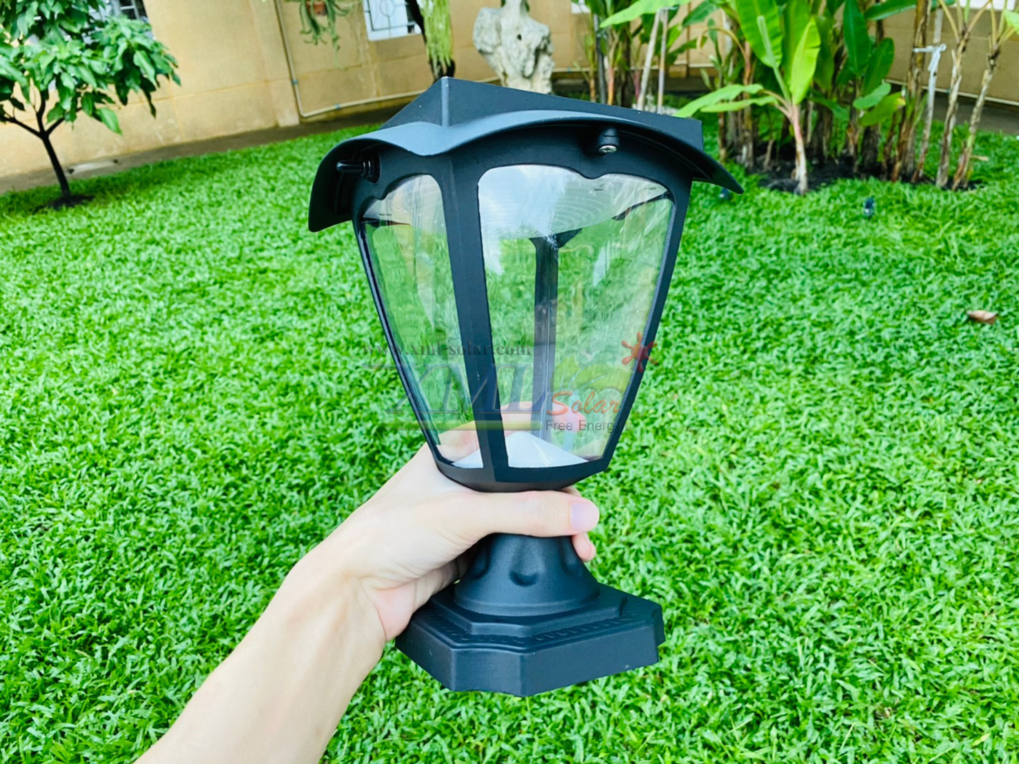 โคมไฟหัวเสาโซล่าเซลล์ สไตล์ยุโรป (เเสง : ขาว + เหลืองวอมไวท์)