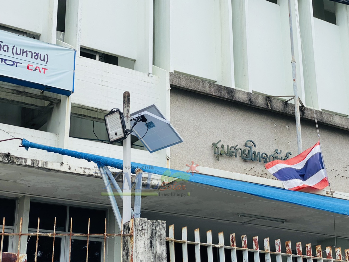 ไฟสปอตไลท์โซล่าเซลล์ 100 W. รุ่น Smart IOT With CCTV Camera (เเสง : ขาว)