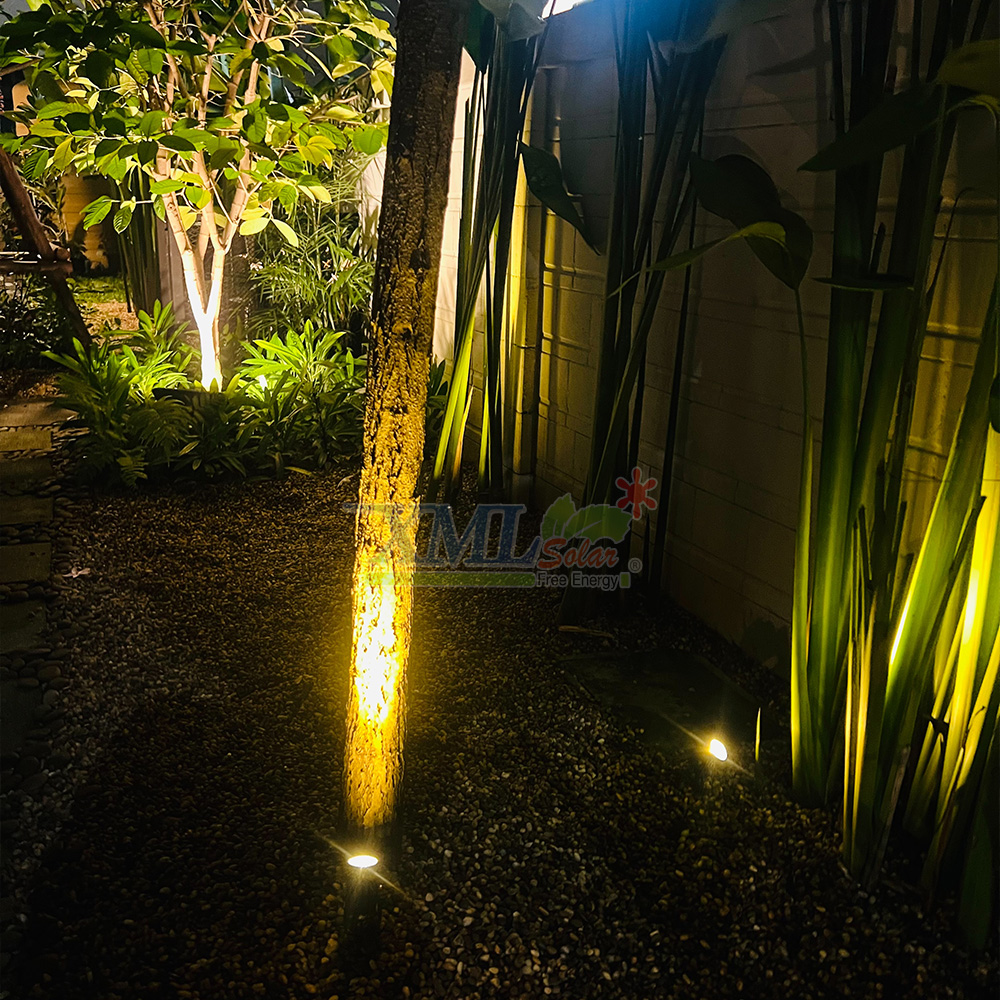 สปอร์ตไลท์ปักสนามโซล่าเซลล์ DC-11S รุ่น 4 หัว สาย 3 เมตร (หัวเล็ก)(แสง : เหลืองวอมไวท์)