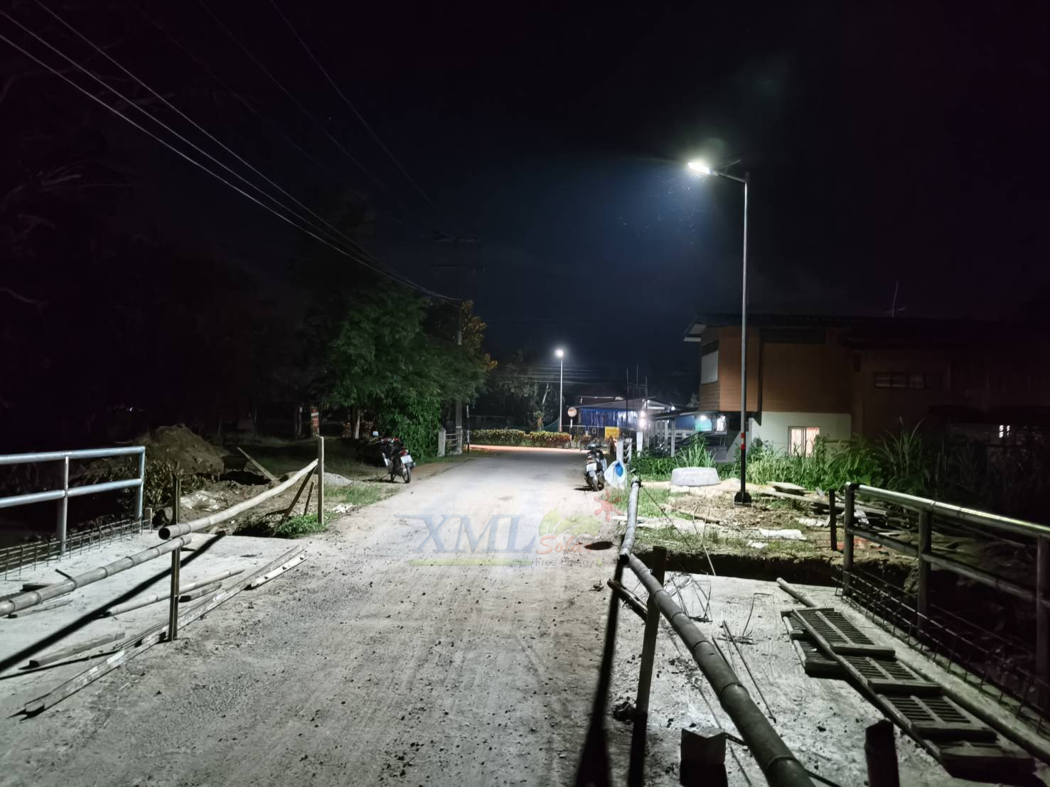 โคมไฟถนนโซล่าเซลล์ 600W รุ่น MD-SLT30-600W (แสง : ขาว)