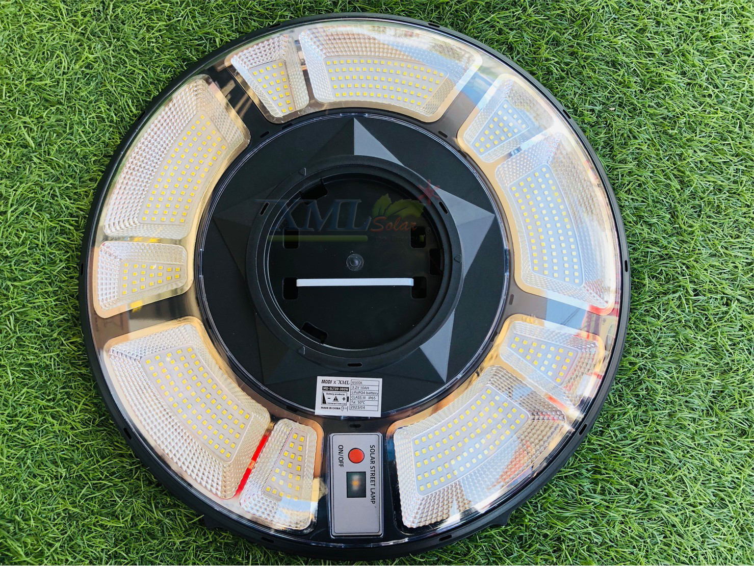 ชุดเสาพร้อมโคม SET A (โคมไฟโซล่าเซลล์ UFO SLT39-300W + เสาเหล็กดำสูง 2.82 เมตร)(แสงขาว)