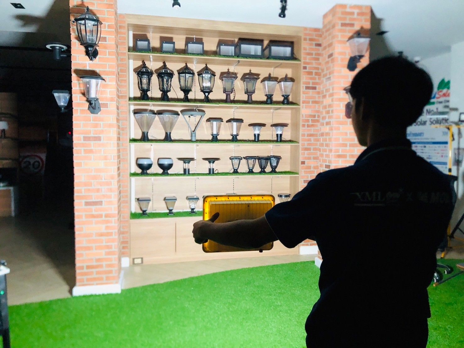 ไฟสปอตไลท์โซล่าเซลล์ รุ่น MD-PT27 (แสง : ขาว) แถมฟรี!! ไฟโซล่าเซลล์แบบพกพา รุ่น MD-EWL01-A