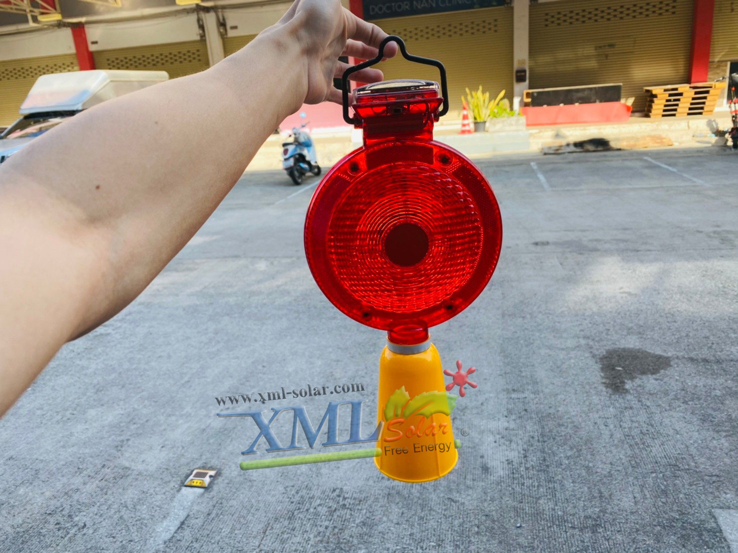 ไฟเตือนกรวย ทรงกลมใหญ่ พลังงานเเสงอาทิตย์ (เเสง : สีเเดง)