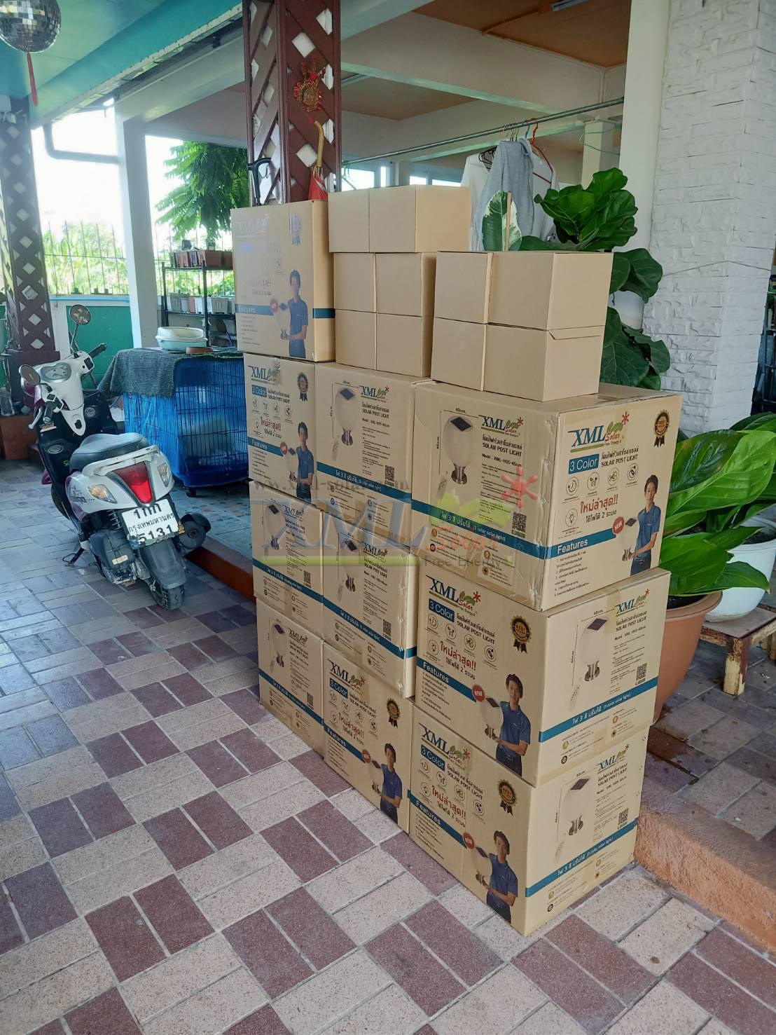 โคมไฟหัวเสาโซล่าเซลล์ ทรงกลมฐานสเเตนเลส (40 ซม.) + Remote (เปิดได้ 3 แสง)+AC