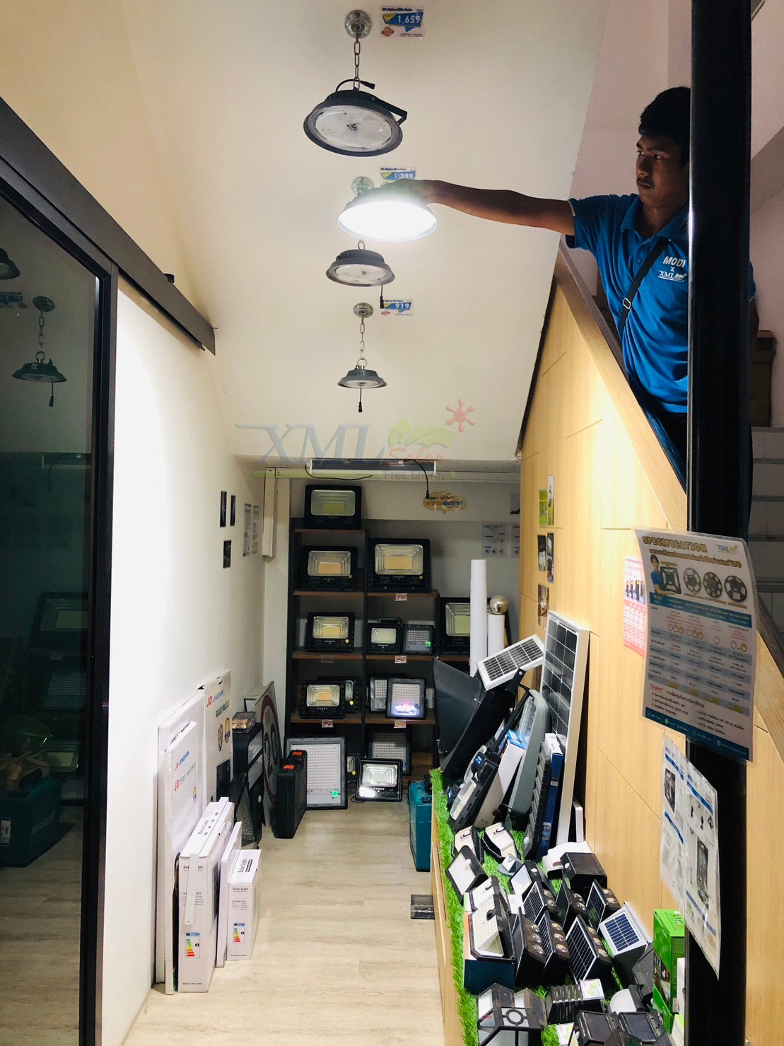 โคมไฟโซล่าเซลล์ ติดเพดาน Highbay รุ่น D MAX 300W (แสง : ขาว)