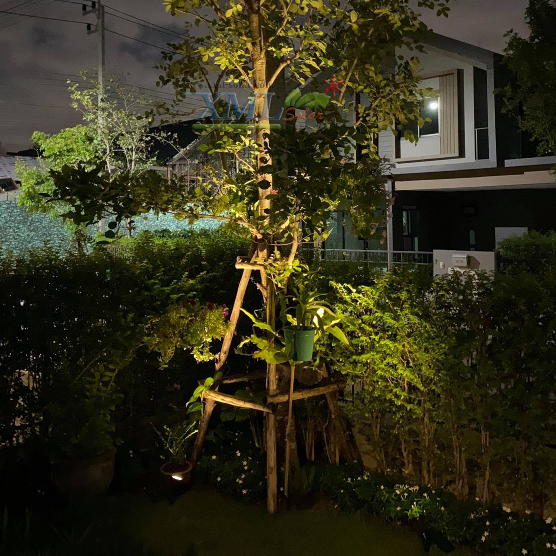 สปอร์ตไลท์ปักสนามโซล่าเซลล์ 7 LED(super bright) (เเสง : เหลืองวอมไวท์)