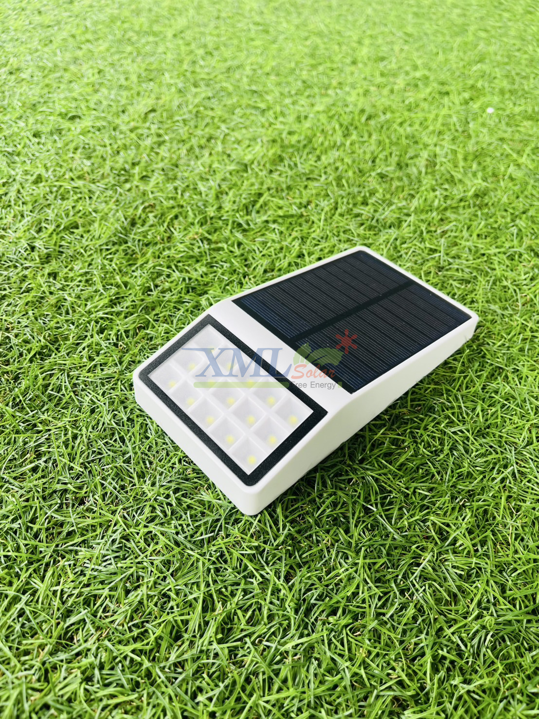 โคมไฟโซล่าเซลล์ ติดผนัง 15 SMD LED (ตัวแบน ขาว) (เเสง : ขาว) (1 แถม 1)