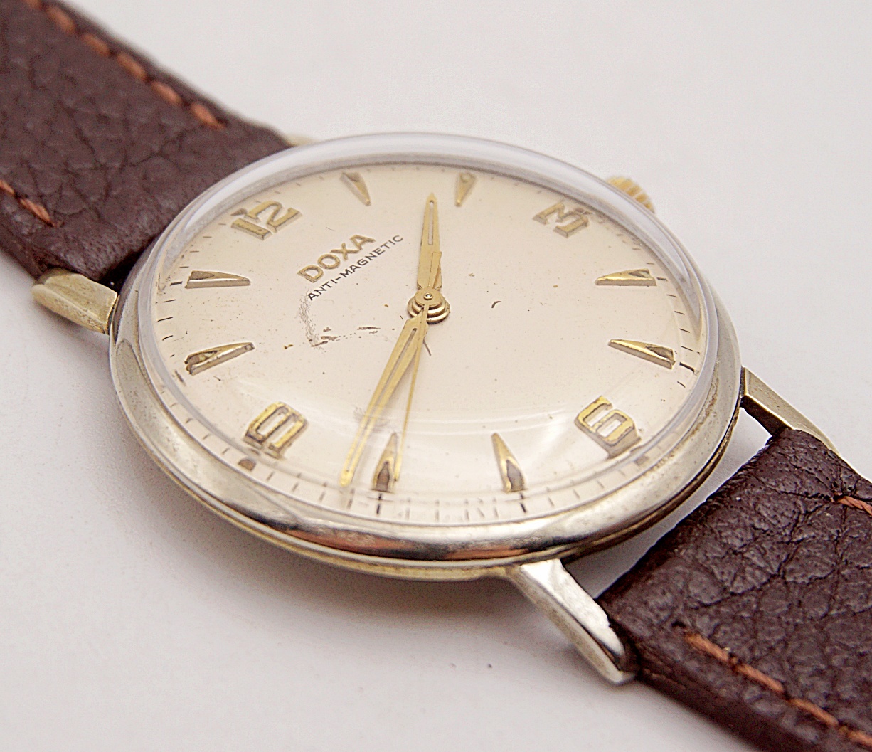 นาฬิกาเก่า DOXA ไขลาน