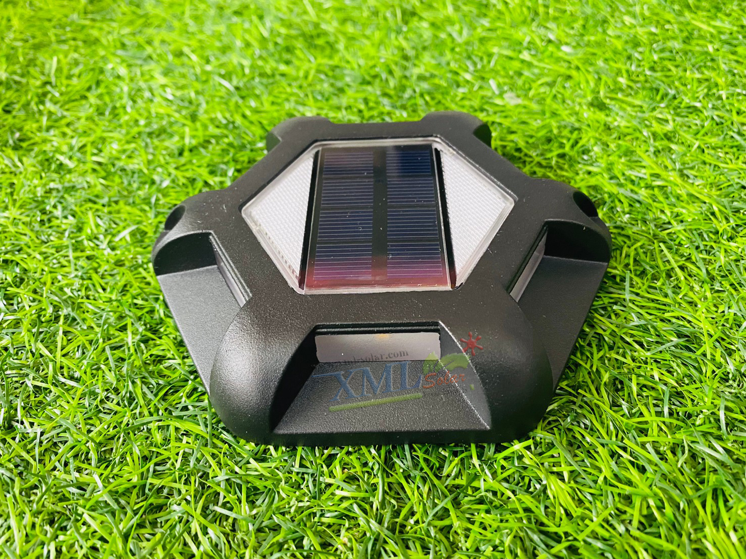 โคมไฟฝังพื้นโซล่าเซลล์ 6 LED รุ่น Black edition (เเสง : เหลืองวอมไวท์)