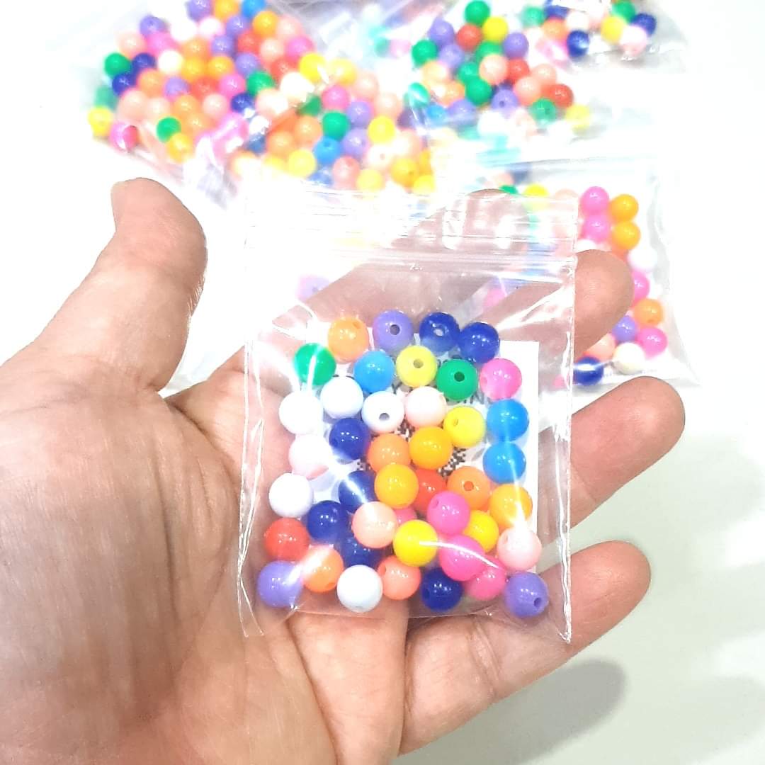 ลูกปัดพลาสติกขนาด 8 มิลลิเมตร รุ่นสีขุ่น สีสวยสดมาก มีสีมากกว่า 15 สี เหมาะสำหรับนำลูกปัดรอยเบ็ดตกปลา