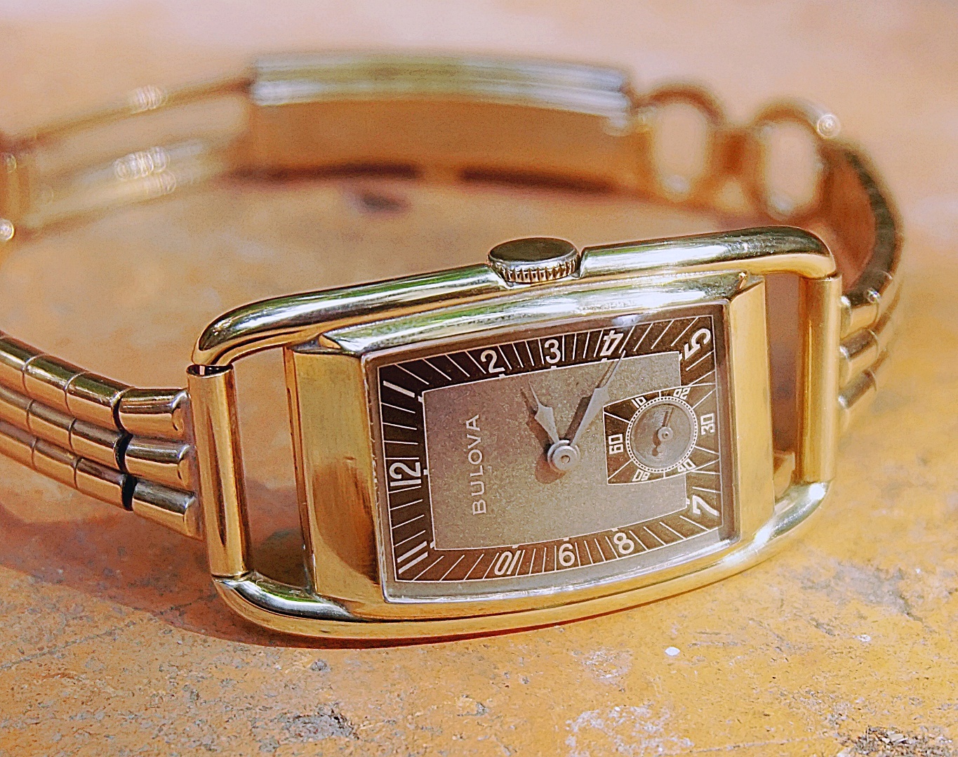 นาฬิกาเก่า BULOVA ไขลานสองเข็มครึ่ง พร้อมกล่อง